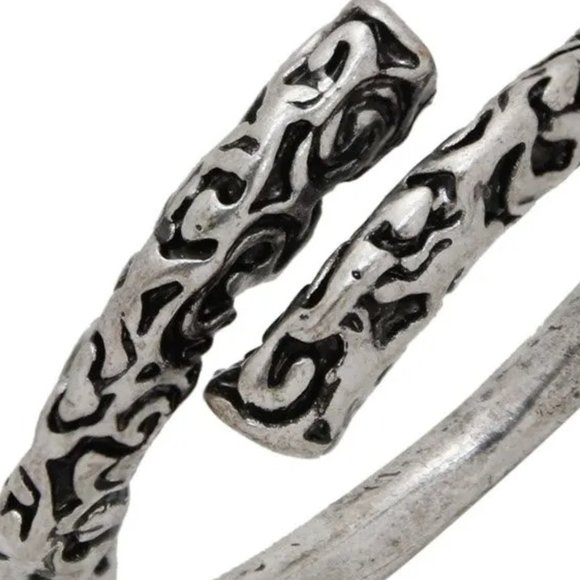 Silver Plated Geometric Design Oxidised Finger Ring - Picture 3 of 4